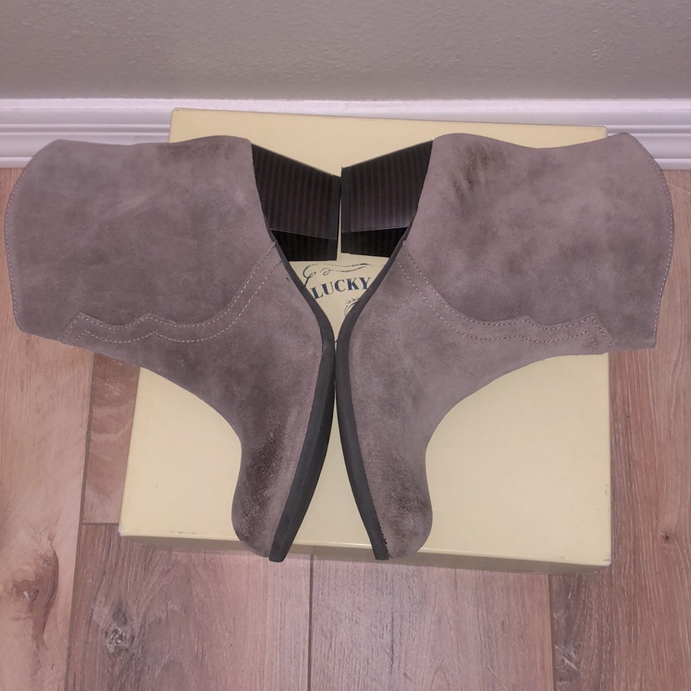 LuckyBrand Tablita SUEDE GREY BOOTS 2.5”Heels Side Zip NWB - Picture 7 of 8